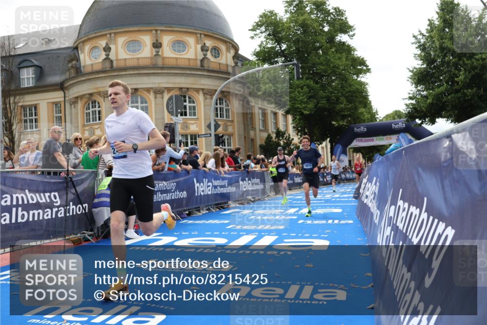 29.06.2025 - hella hamburg halbmarathon Strokosch-Dieckow http://msf.ph/oto/8215425 29.06.2025 10:24:51 Ziel 1241, 1271, 7142, 10867, 11678, 13872, 14836, 16361, 17752, 18740 meine-sportfotos.de