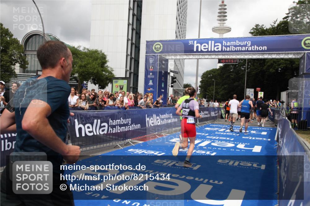 29.06.2025 - hella hamburg halbmarathon Michael Strokosch http://msf.ph/oto/8215434 29.06.2025 10:47:50 Ziel 2340, 2708, 5915, 8564, 10988, 11283, 11961, 12679, 13948, 14383, 15478, 16205, 17229, 18356, 18430 meine-sportfotos.de