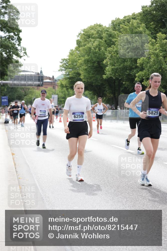 29.06.2025 - hella hamburg halbmarathon Jannik Wohlers http://msf.ph/oto/8215447 29.06.2025 10:26:58 Lombardsbrücke 2775, 4372, 5285, 5825, 6259, 7944, 10077, 11256, 11766, 12500, 15641, 18097, 18766 meine-sportfotos.de
