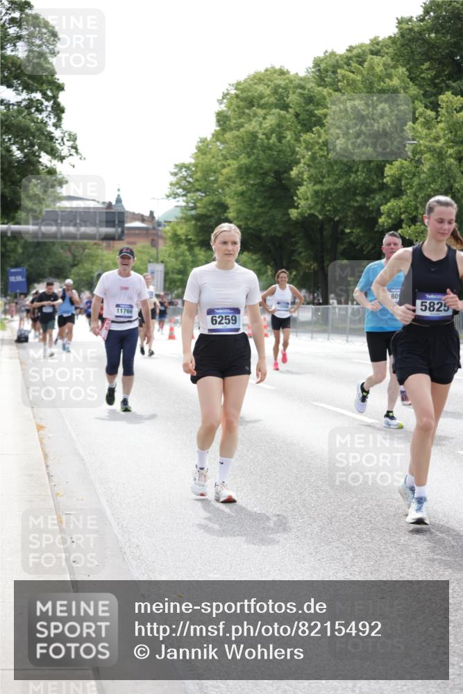 29.06.2025 - hella hamburg halbmarathon Jannik Wohlers http://msf.ph/oto/8215492 29.06.2025 10:26:58 Lombardsbrücke 2775, 4372, 5285, 5825, 6259, 7944, 10077, 11256, 11766, 12500, 15641, 18097, 18766 meine-sportfotos.de