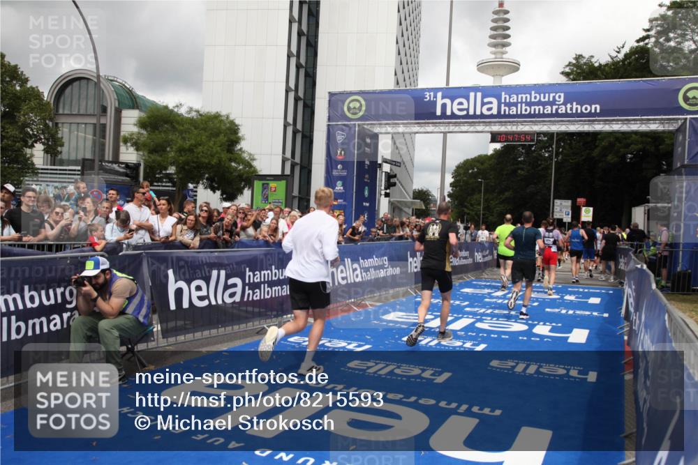 29.06.2025 - hella hamburg halbmarathon Michael Strokosch http://msf.ph/oto/8215593 29.06.2025 10:47:53 Ziel 2340, 5915, 6836, 8564, 11961, 12679, 14383, 17229, 18356, 18430, 18836 meine-sportfotos.de