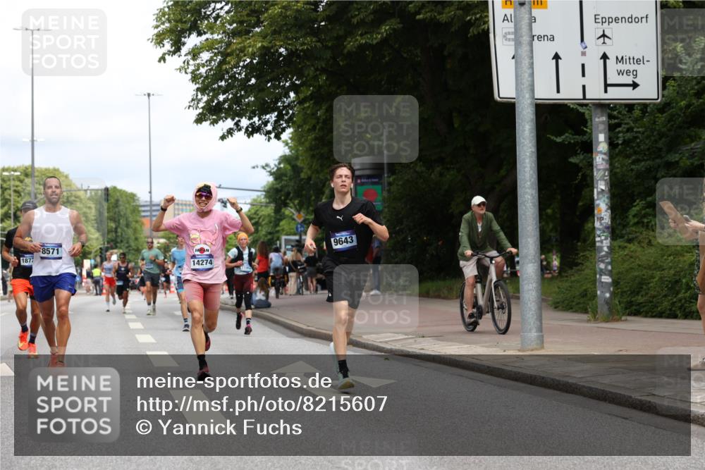 29.06.2025 - hella hamburg halbmarathon Yannick Fuchs http://msf.ph/oto/8215607 29.06.2025 10:32:47 20KM 1042, 1615, 1688, 1710, 2745, 3530, 7152, 7154, 7229, 7743, 8002, 8571, 9171, 9643, 10793, 11952, 13900, 14274, 14688, 14992, 15303, 15382, 16075, 16698, 17623, 18276, 18277, 18529, 18584, 18723 meine-sportfotos.de