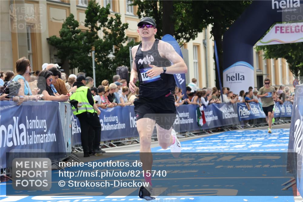 29.06.2025 - hella hamburg halbmarathon Strokosch-Dieckow http://msf.ph/oto/8215740 29.06.2025 10:25:00 Ziel 2483, 10867, 11078, 15483, 17752 meine-sportfotos.de