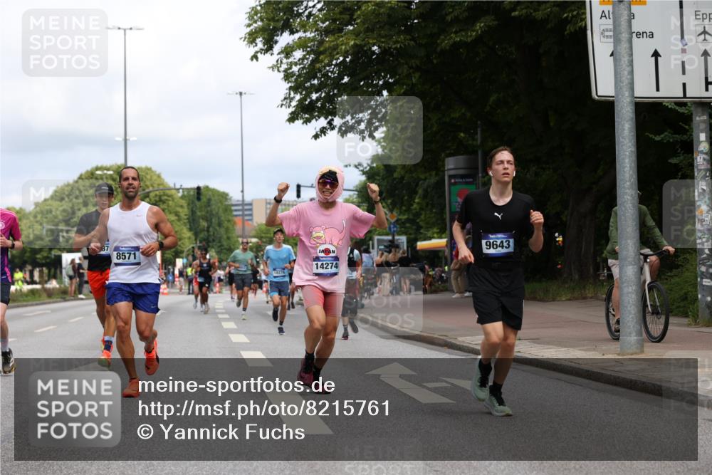 29.06.2025 - hella hamburg halbmarathon Yannick Fuchs http://msf.ph/oto/8215761 29.06.2025 10:32:47 20KM 1042, 1615, 1688, 1710, 2745, 3530, 7152, 7154, 7229, 7743, 8002, 8571, 9171, 9643, 10793, 11952, 13900, 14274, 14688, 14992, 15303, 15382, 16075, 16698, 17623, 18276, 18277, 18529, 18584, 18723 meine-sportfotos.de