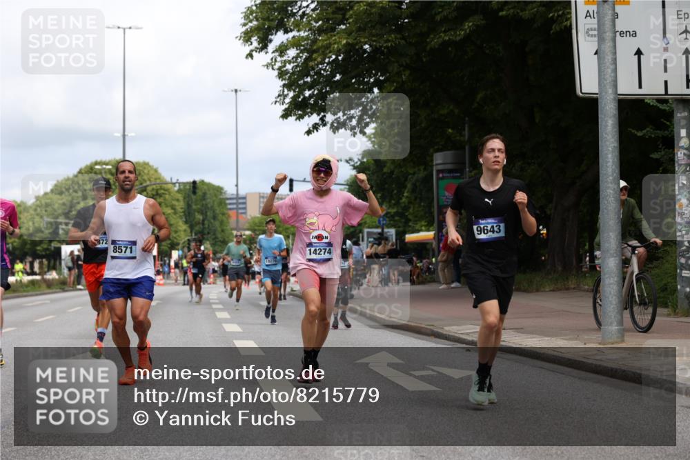 29.06.2025 - hella hamburg halbmarathon Yannick Fuchs http://msf.ph/oto/8215779 29.06.2025 10:32:47 20KM 1042, 1615, 1688, 1710, 2745, 3530, 7152, 7154, 7229, 7743, 8002, 8571, 9171, 9643, 10793, 11952, 13900, 14274, 14688, 14992, 15303, 15382, 16075, 16698, 17623, 18276, 18277, 18529, 18584, 18723 meine-sportfotos.de
