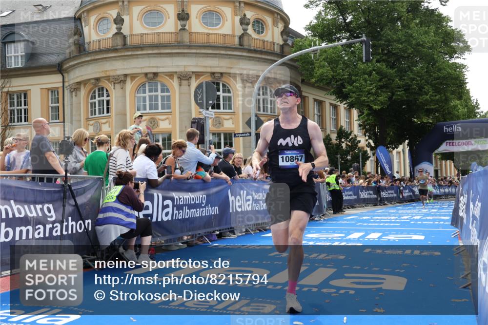 29.06.2025 - hella hamburg halbmarathon Strokosch-Dieckow http://msf.ph/oto/8215794 29.06.2025 10:25:01 Ziel 2483, 10867, 11078, 15483 meine-sportfotos.de