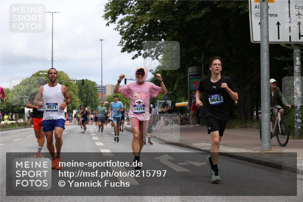29.06.2025 - hella hamburg halbmarathon Yannick Fuchs http://msf.ph/oto/8215797 29.06.2025 10:32:47 20KM 1042, 1615, 1688, 1710, 2745, 3530, 7152, 7154, 7229, 7743, 8002, 8571, 9171, 9643, 10793, 11952, 13900, 14274, 14688, 14992, 15303, 15382, 16075, 16698, 17623, 18276, 18277, 18529, 18584, 18723 meine-sportfotos.de