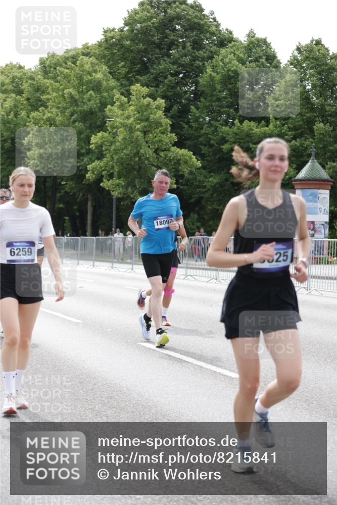 29.06.2025 - hella hamburg halbmarathon Jannik Wohlers http://msf.ph/oto/8215841 29.06.2025 10:26:59 Lombardsbrücke 2775, 4372, 5285, 5825, 6259, 7944, 10077, 11256, 11766, 12500, 15641, 18097, 18766 meine-sportfotos.de