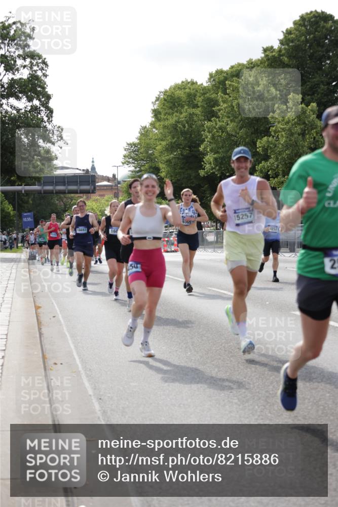 29.06.2025 - hella hamburg halbmarathon Jannik Wohlers http://msf.ph/oto/8215886 29.06.2025 09:49:55 Lombardsbrücke 1675, 1688, 1803, 2568, 2826, 3332, 4398, 4823, 5409, 5436, 5791, 5803, 6649, 6704, 7774, 8450, 9017, 9302, 9365, 9711, 10218, 10894, 11619, 11767, 12292, 12335, 12540, 12554, 12895, 13725, 14691, 14992, 15225, 15257, 15336, 15435, 15493, 15521, 16648, 16697, 17425, 17620, 17632, 17973, 18154, 18275, 18276, 19116, 19229 meine-sportfotos.de