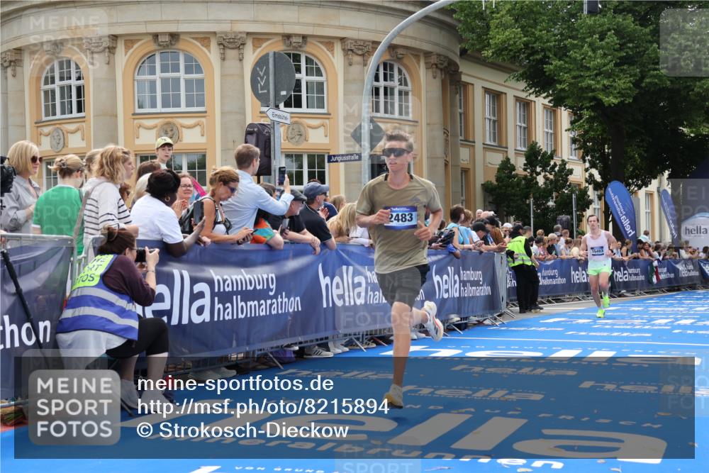 29.06.2025 - hella hamburg halbmarathon Strokosch-Dieckow http://msf.ph/oto/8215894 29.06.2025 10:25:05 Ziel 2483, 8376, 11078, 11994, 13913, 14113, 15483 meine-sportfotos.de