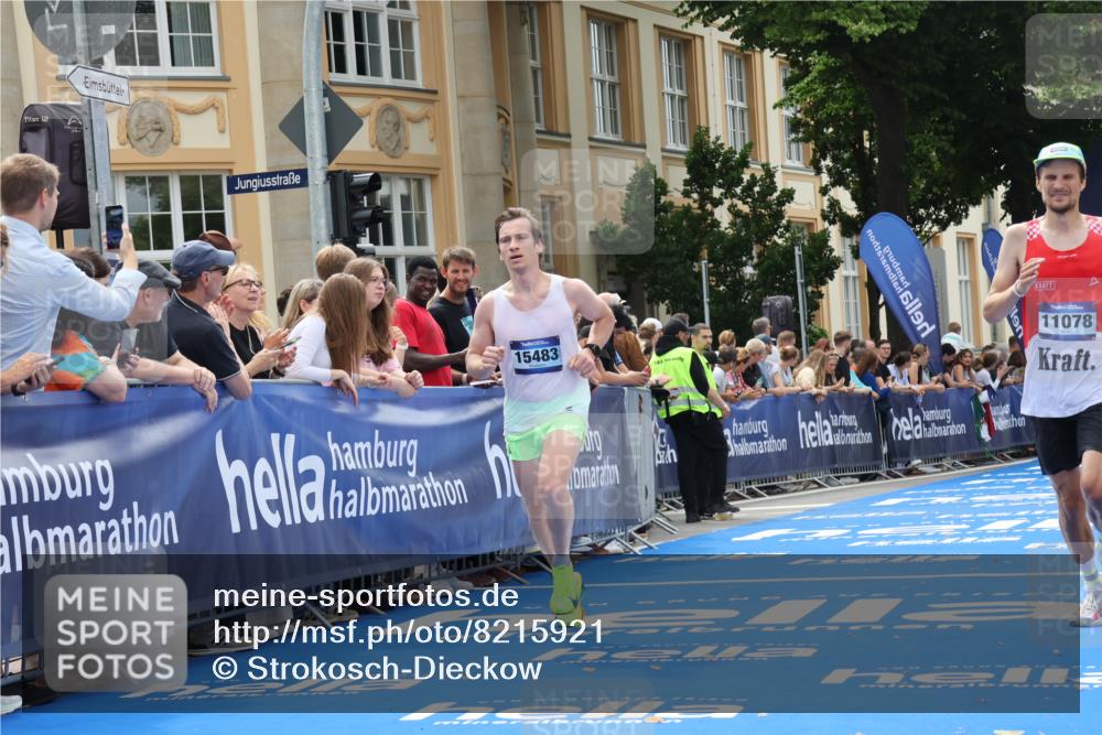 29.06.2025 - hella hamburg halbmarathon Strokosch-Dieckow http://msf.ph/oto/8215921 29.06.2025 10:25:07 Ziel 2483, 8376, 11078, 11994, 13913, 14113, 15483 meine-sportfotos.de
