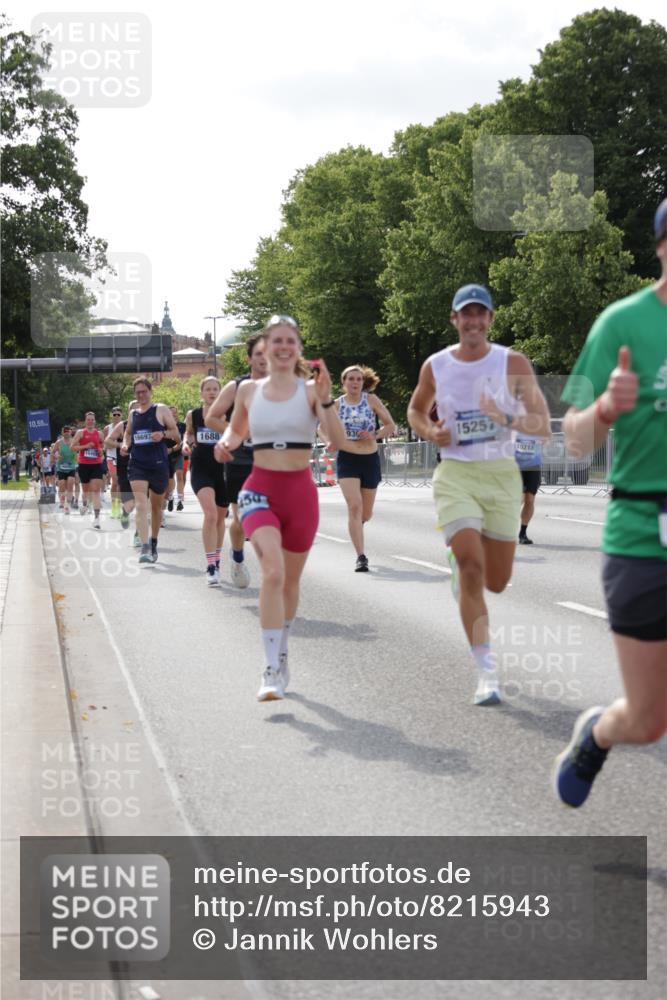 29.06.2025 - hella hamburg halbmarathon Jannik Wohlers http://msf.ph/oto/8215943 29.06.2025 09:49:56 Lombardsbrücke 1675, 1688, 1803, 2568, 2826, 3332, 4398, 4823, 5409, 5436, 5791, 5803, 6458, 6649, 6704, 7774, 8450, 9017, 9116, 9302, 9365, 9711, 10218, 10894, 11379, 11619, 11767, 12292, 12335, 12540, 12554, 12895, 13725, 14691, 14992, 15225, 15257, 15336, 15435, 15493, 15521, 16648, 16697, 16992, 17425, 17620, 17632, 18154, 18275, 18276, 19116, 19229 meine-sportfotos.de