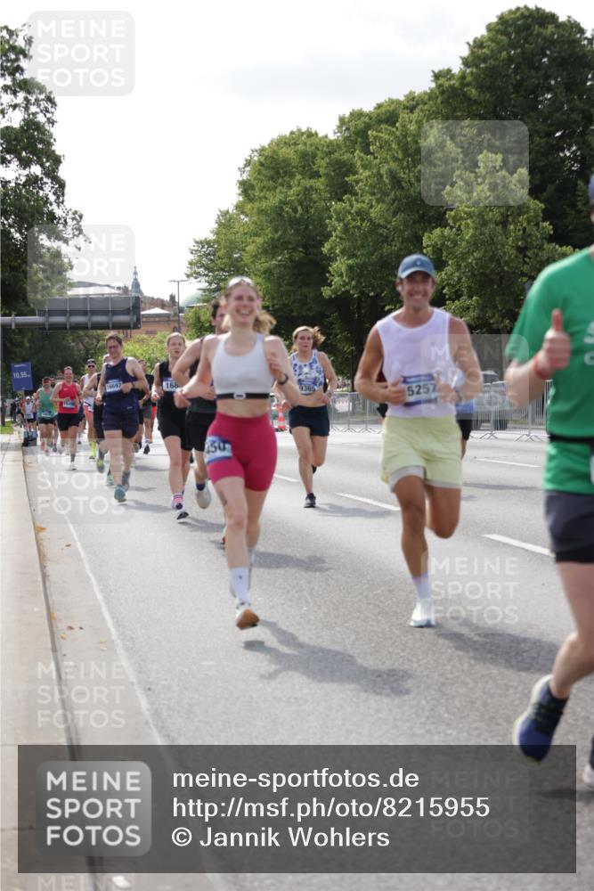 29.06.2025 - hella hamburg halbmarathon Jannik Wohlers http://msf.ph/oto/8215955 29.06.2025 09:49:56 Lombardsbrücke 1675, 1688, 1803, 2568, 2826, 3332, 4398, 4823, 5409, 5436, 5791, 5803, 6458, 6649, 6704, 7774, 8450, 9017, 9116, 9302, 9365, 9711, 10218, 10894, 11379, 11619, 11767, 12292, 12335, 12540, 12554, 12895, 13725, 14691, 14992, 15225, 15257, 15336, 15435, 15493, 15521, 16648, 16697, 16992, 17425, 17620, 17632, 18154, 18275, 18276, 19116, 19229 meine-sportfotos.de