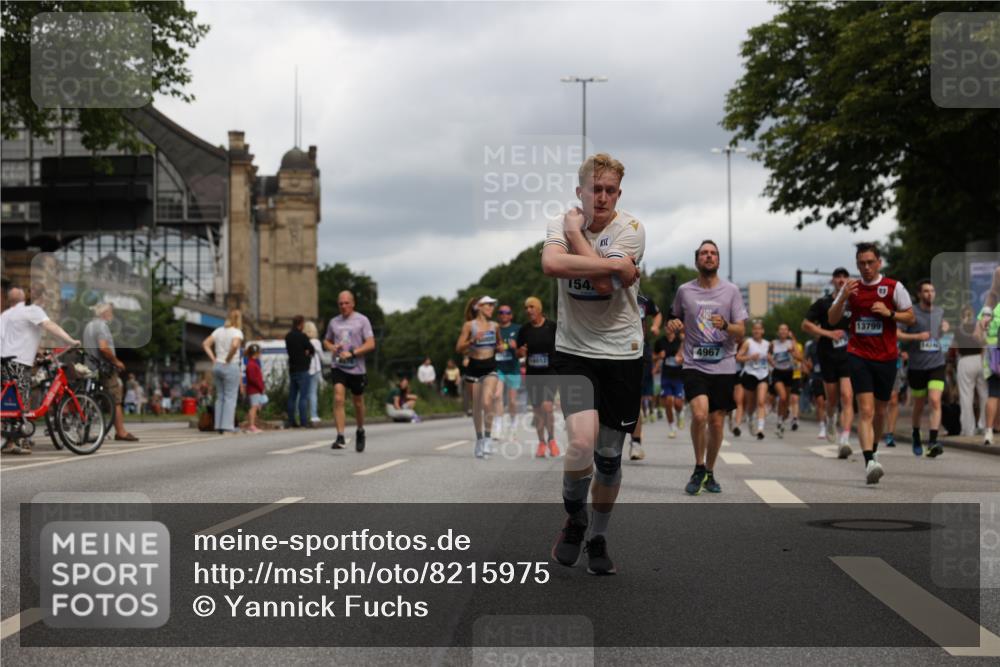 29.06.2025 - hella hamburg halbmarathon Yannick Fuchs http://msf.ph/oto/8215975 29.06.2025 10:45:39 20KM 1335, 2364, 2396, 2636, 2670, 2718, 2818, 2823, 2946, 4033, 4297, 4404, 4814, 4839, 4967, 5087, 5102, 5820, 6286, 6657, 6776, 7224, 7786, 8413, 8710, 8856, 8930, 9074, 9214, 9476, 9656, 9739, 9793, 9869, 9959, 10667, 10691, 10868, 11124, 11625, 11791, 12224, 12450, 13015, 13403, 13707, 13726, 13792, 13799, 14012, 14248, 14458, 14865, 14994, 15426, 15496, 15643, 15899, 16666, 17033, 17131, 17530, 17682, 17815, 17962, 17978, 18019, 18475, 18820, 18869, 19020, 19053 meine-sportfotos.de
