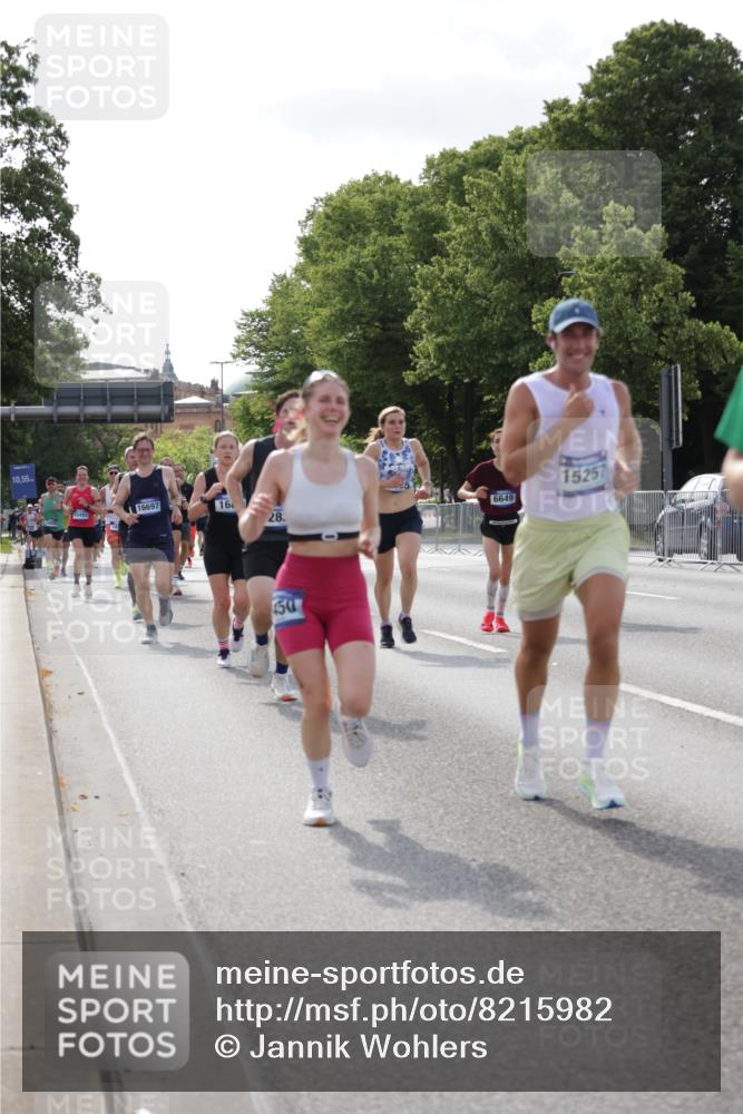 29.06.2025 - hella hamburg halbmarathon Jannik Wohlers http://msf.ph/oto/8215982 29.06.2025 09:49:56 Lombardsbrücke 1675, 1688, 1803, 2568, 2826, 3332, 4398, 4823, 5409, 5436, 5791, 5803, 6458, 6649, 6704, 7774, 8450, 9017, 9116, 9302, 9365, 9711, 10218, 10894, 11379, 11619, 11767, 12292, 12335, 12540, 12554, 12895, 13725, 14691, 14992, 15225, 15257, 15336, 15435, 15493, 15521, 16648, 16697, 16992, 17425, 17620, 17632, 18154, 18275, 18276, 19116, 19229 meine-sportfotos.de