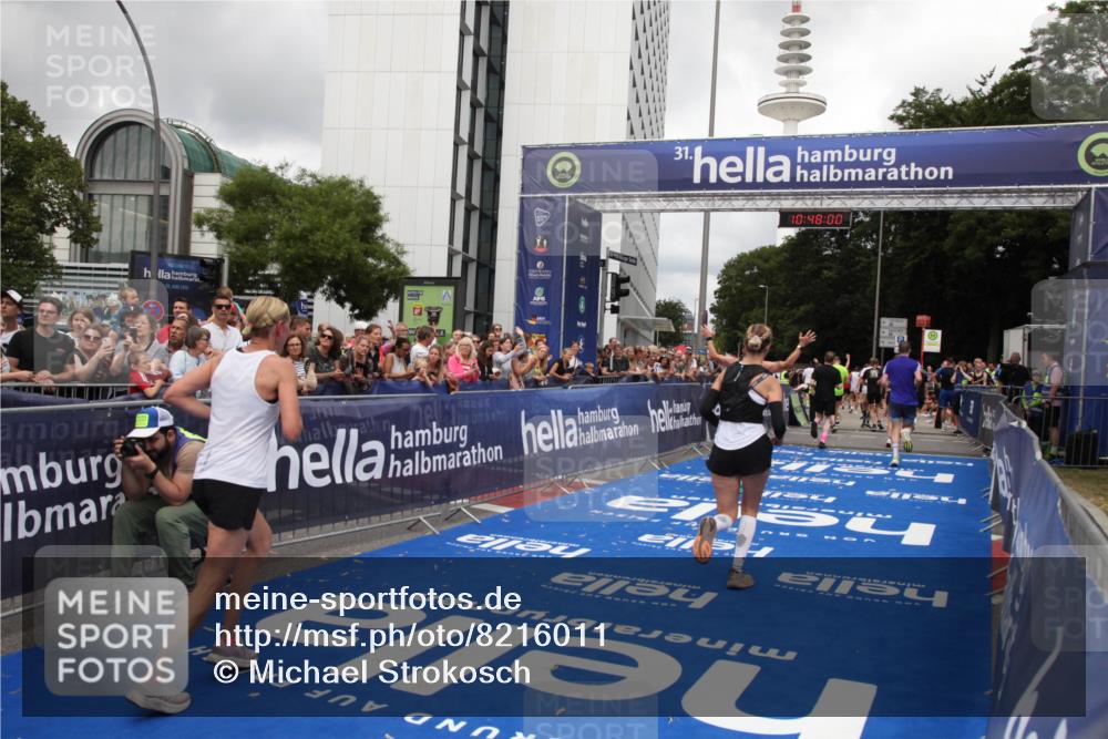 29.06.2025 - hella hamburg halbmarathon Michael Strokosch http://msf.ph/oto/8216011 29.06.2025 10:47:58 Ziel 1604, 1613, 5022, 6836, 11961, 14730, 15333, 16766, 17451, 18356, 18836 meine-sportfotos.de