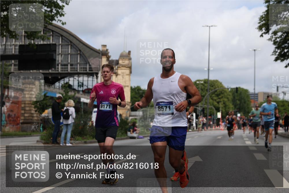 29.06.2025 - hella hamburg halbmarathon Yannick Fuchs http://msf.ph/oto/8216018 29.06.2025 10:32:49 20KM 1042, 1615, 1688, 1710, 2296, 2745, 3530, 4148, 7152, 7154, 7229, 7743, 8002, 8571, 9171, 9643, 10793, 11049, 11952, 14274, 14688, 14992, 15303, 15382, 16075, 16698, 17623, 18276, 18529, 18584, 18723 meine-sportfotos.de