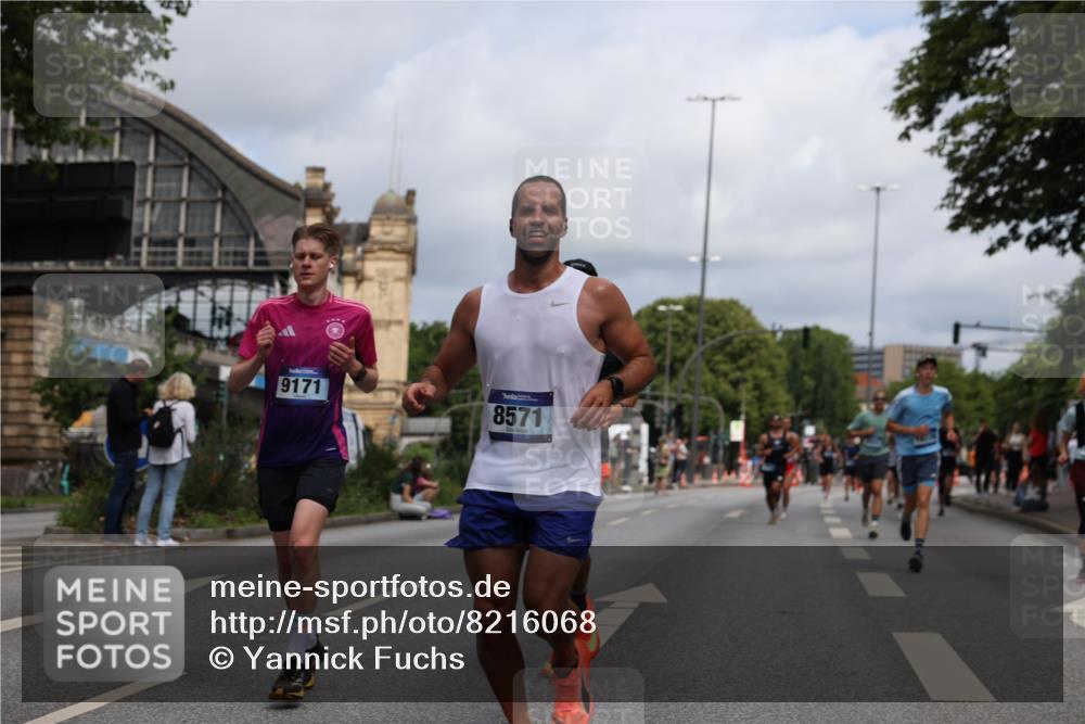29.06.2025 - hella hamburg halbmarathon Yannick Fuchs http://msf.ph/oto/8216068 29.06.2025 10:32:49 20KM 1042, 1615, 1688, 1710, 2296, 2745, 3530, 4148, 7152, 7154, 7229, 7743, 8002, 8571, 9171, 9643, 10793, 11049, 11952, 14274, 14688, 14992, 15303, 15382, 16075, 16698, 17623, 18276, 18529, 18584, 18723 meine-sportfotos.de
