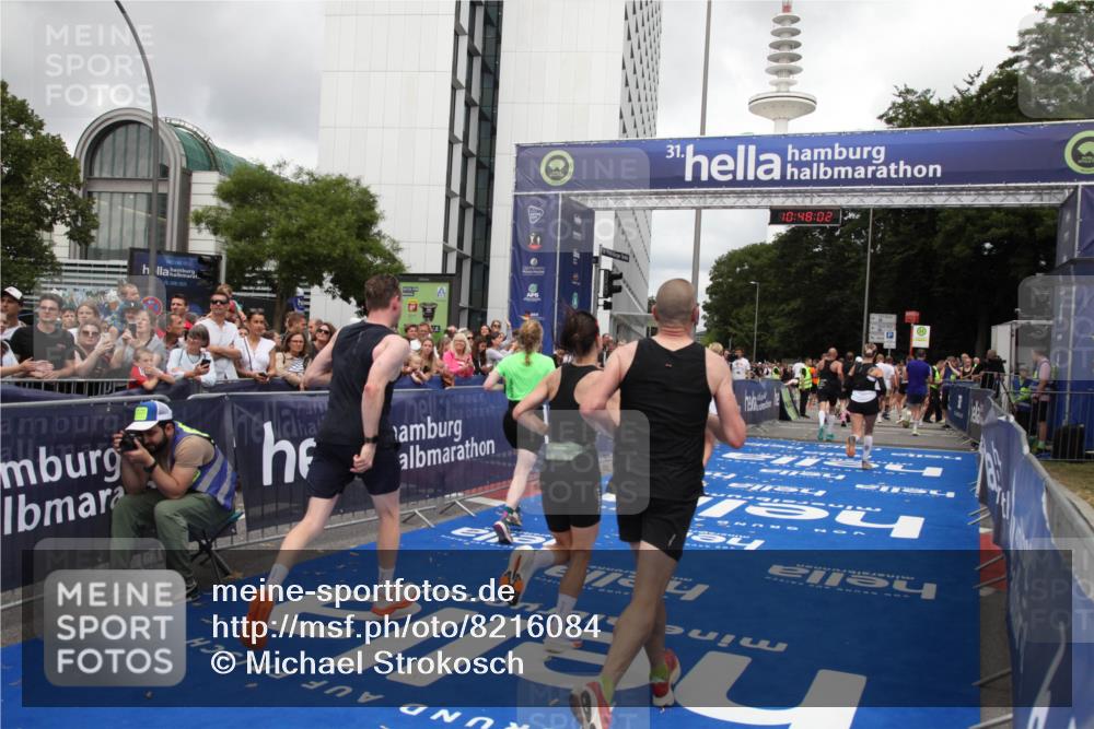 29.06.2025 - hella hamburg halbmarathon Michael Strokosch http://msf.ph/oto/8216084 29.06.2025 10:48:00 Ziel 1604, 1613, 4528, 5022, 6836, 14730, 15333, 16766, 17451, 18206, 18836, 18922, 19198 meine-sportfotos.de