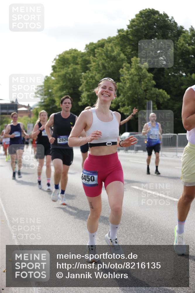 29.06.2025 - hella hamburg halbmarathon Jannik Wohlers http://msf.ph/oto/8216135 29.06.2025 09:49:57 Lombardsbrücke 1675, 1688, 1803, 1882, 2568, 2826, 3332, 4398, 4823, 5409, 5436, 5745, 5791, 5803, 6458, 6529, 6649, 6704, 7774, 8450, 9017, 9116, 9302, 9365, 9711, 10218, 11379, 11491, 11619, 11767, 12292, 12335, 12540, 12554, 12895, 13725, 14992, 15225, 15257, 15336, 15435, 15493, 15521, 16648, 16697, 16992, 17425, 17620, 17632, 18154, 18275, 18276, 19116, 19229 meine-sportfotos.de