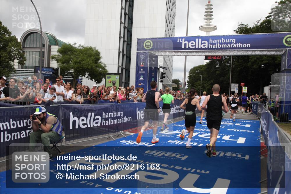 29.06.2025 - hella hamburg halbmarathon Michael Strokosch http://msf.ph/oto/8216168 29.06.2025 10:48:01 Ziel 1604, 1613, 4528, 4601, 5022, 6377, 6836, 12808, 14730, 15333, 16766, 17451, 18206, 18922, 19198 meine-sportfotos.de