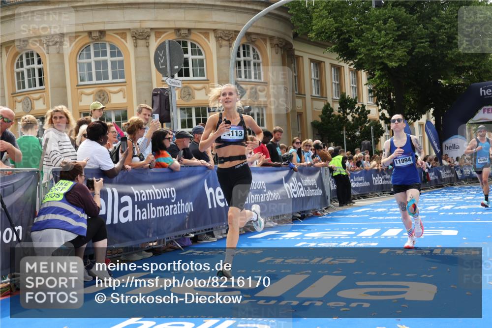 29.06.2025 - hella hamburg halbmarathon Strokosch-Dieckow http://msf.ph/oto/8216170 29.06.2025 10:25:16 Ziel 8376, 11994, 12067, 13913, 14113, 16484 meine-sportfotos.de