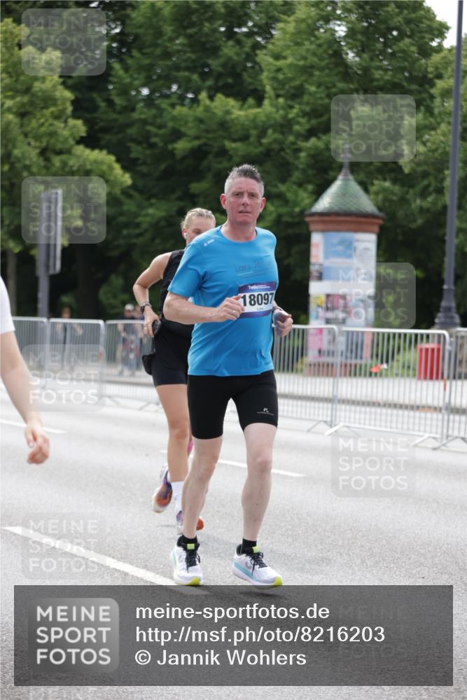 29.06.2025 - hella hamburg halbmarathon Jannik Wohlers http://msf.ph/oto/8216203 29.06.2025 10:27:00 Lombardsbrücke 2775, 4372, 5285, 5825, 6259, 7944, 10158, 11256, 11766, 12500, 15641, 17791, 18097, 18766 meine-sportfotos.de