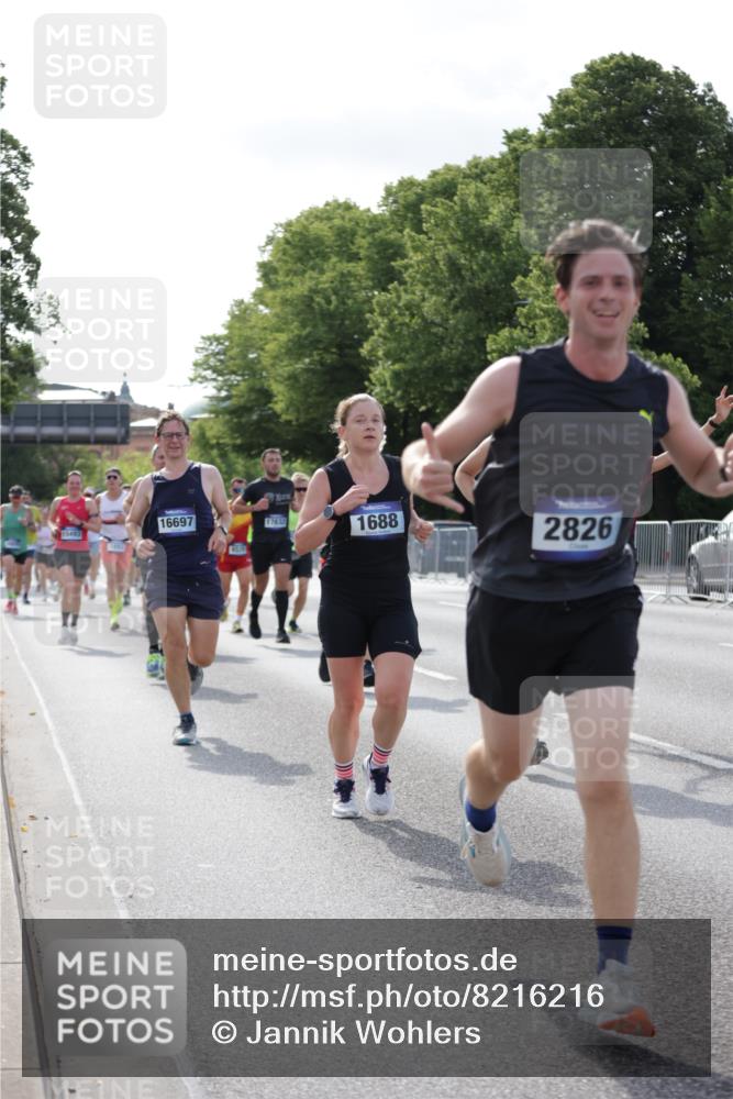 29.06.2025 - hella hamburg halbmarathon Jannik Wohlers http://msf.ph/oto/8216216 29.06.2025 09:49:58 Lombardsbrücke 1688, 1803, 1882, 2568, 2675, 2719, 2826, 3332, 4398, 4823, 5436, 5745, 5791, 5803, 6458, 6529, 6649, 6704, 7774, 8450, 9017, 9116, 9302, 9365, 10218, 11379, 11491, 11619, 11767, 12292, 12335, 12540, 12554, 12895, 13725, 14798, 14992, 15225, 15257, 15336, 15435, 15493, 15521, 16648, 16697, 16992, 17425, 17620, 17632, 18154, 18275, 19116, 19229 meine-sportfotos.de