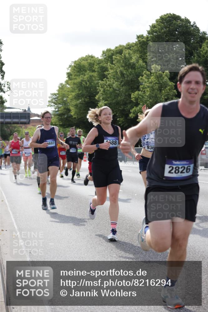 29.06.2025 - hella hamburg halbmarathon Jannik Wohlers http://msf.ph/oto/8216294 29.06.2025 09:49:58 Lombardsbrücke 1688, 1803, 1882, 2568, 2675, 2719, 2826, 3332, 4398, 4823, 5436, 5745, 5791, 5803, 6458, 6529, 6649, 6704, 7774, 8450, 9017, 9116, 9302, 9365, 10218, 11379, 11491, 11619, 11767, 12292, 12335, 12540, 12554, 12895, 13725, 14798, 14992, 15225, 15257, 15336, 15435, 15493, 15521, 16648, 16697, 16992, 17425, 17620, 17632, 18154, 18275, 19116, 19229 meine-sportfotos.de