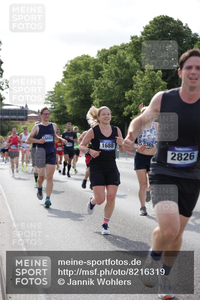 29.06.2025 - hella hamburg halbmarathon Jannik Wohlers http://msf.ph/oto/8216319 29.06.2025 09:49:58 Lombardsbrücke 1688, 1803, 1882, 2568, 2675, 2719, 2826, 3332, 4398, 4823, 5436, 5745, 5791, 5803, 6458, 6529, 6649, 6704, 7774, 8450, 9017, 9116, 9302, 9365, 10218, 11379, 11491, 11619, 11767, 12292, 12335, 12540, 12554, 12895, 13725, 14798, 14992, 15225, 15257, 15336, 15435, 15493, 15521, 16648, 16697, 16992, 17425, 17620, 17632, 18154, 18275, 19116, 19229 meine-sportfotos.de