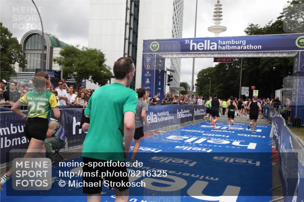 29.06.2025 - hella hamburg halbmarathon Michael Strokosch http://msf.ph/oto/8216325 29.06.2025 10:48:03 Ziel 1086, 1604, 1613, 4528, 4601, 5022, 6377, 12724, 12747, 12808, 14730, 15333, 16766, 17451, 18206, 18922, 19198 meine-sportfotos.de