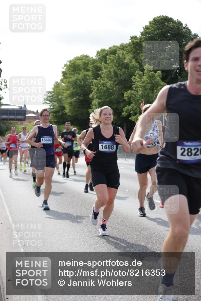 29.06.2025 - hella hamburg halbmarathon Jannik Wohlers http://msf.ph/oto/8216353 29.06.2025 09:49:58 Lombardsbrücke 1688, 1803, 1882, 2568, 2675, 2719, 2826, 3332, 4398, 4823, 5436, 5745, 5791, 5803, 6458, 6529, 6649, 6704, 7774, 8450, 9017, 9116, 9302, 9365, 10218, 11379, 11491, 11619, 11767, 12292, 12335, 12540, 12554, 12895, 13725, 14798, 14992, 15225, 15257, 15336, 15435, 15493, 15521, 16648, 16697, 16992, 17425, 17620, 17632, 18154, 18275, 19116, 19229 meine-sportfotos.de