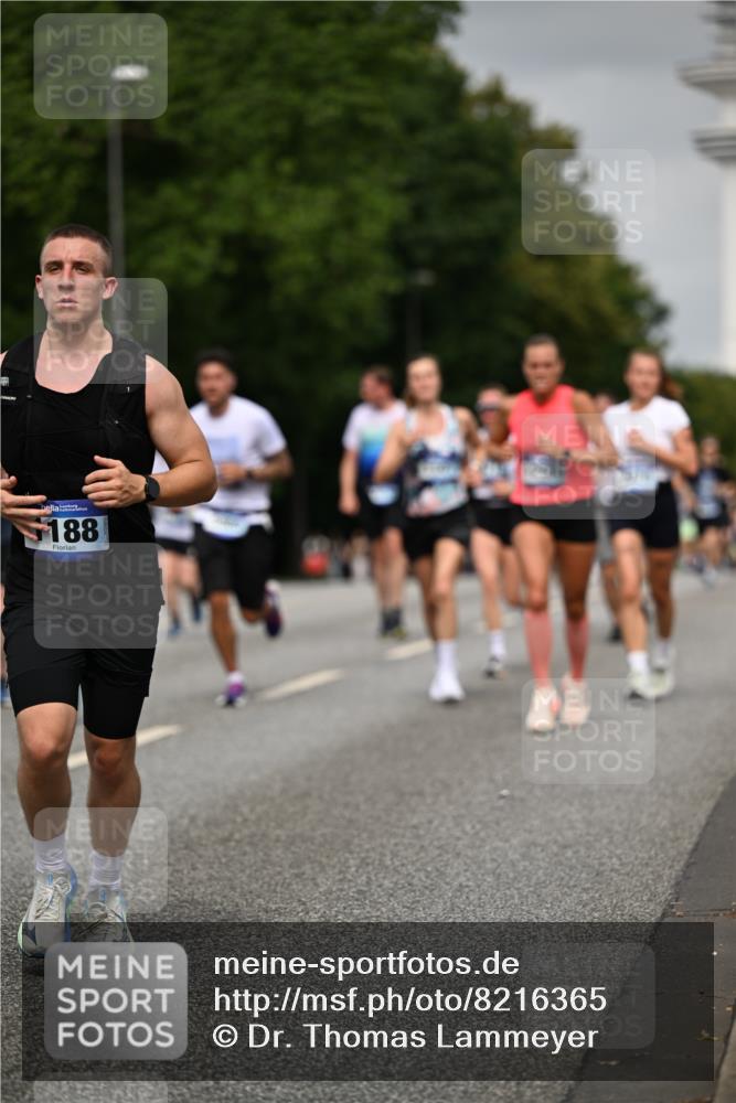 29.06.2025 - hella hamburg halbmarathon Dr. Thomas Lammeyer http://msf.ph/oto/8216365 29.06.2025 10:12:48 Kennedybrücke 1147, 1188, 2427, 2978, 4859, 5100, 5885, 6590, 6674, 6918, 7198, 7348, 7453, 9457, 9616, 9718, 9823, 9951, 9958, 9966, 10092, 10609, 10857 meine-sportfotos.de