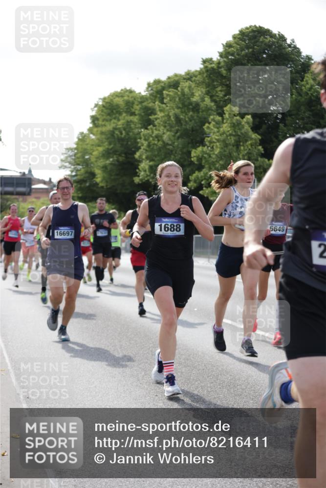 29.06.2025 - hella hamburg halbmarathon Jannik Wohlers http://msf.ph/oto/8216411 29.06.2025 09:49:58 Lombardsbrücke 1688, 1803, 1882, 2568, 2675, 2719, 2826, 3332, 4398, 4823, 5436, 5745, 5791, 5803, 6458, 6529, 6649, 6704, 7774, 8450, 9017, 9116, 9302, 9365, 10218, 11379, 11491, 11619, 11767, 12292, 12335, 12540, 12554, 12895, 13725, 14798, 14992, 15225, 15257, 15336, 15435, 15493, 15521, 16648, 16697, 16992, 17425, 17620, 17632, 18154, 18275, 19116, 19229 meine-sportfotos.de