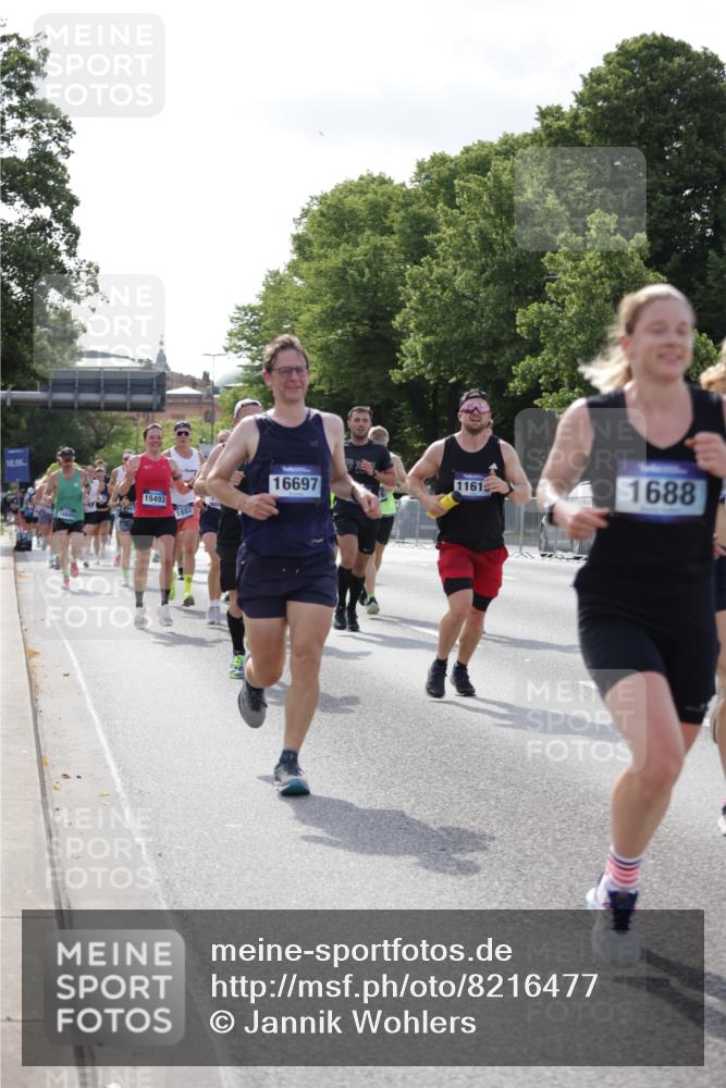29.06.2025 - hella hamburg halbmarathon Jannik Wohlers http://msf.ph/oto/8216477 29.06.2025 09:49:59 Lombardsbrücke 1688, 1803, 1882, 2568, 2675, 2719, 2826, 3332, 4398, 4823, 5436, 5745, 5791, 5803, 6458, 6529, 6649, 6704, 7774, 8450, 9017, 9116, 9302, 9365, 10218, 11379, 11491, 11619, 11767, 12292, 12335, 12540, 12895, 13725, 14798, 14992, 15225, 15257, 15336, 15435, 15493, 16648, 16697, 16820, 16992, 17425, 17620, 17632, 18154, 18275, 19116, 19229 meine-sportfotos.de