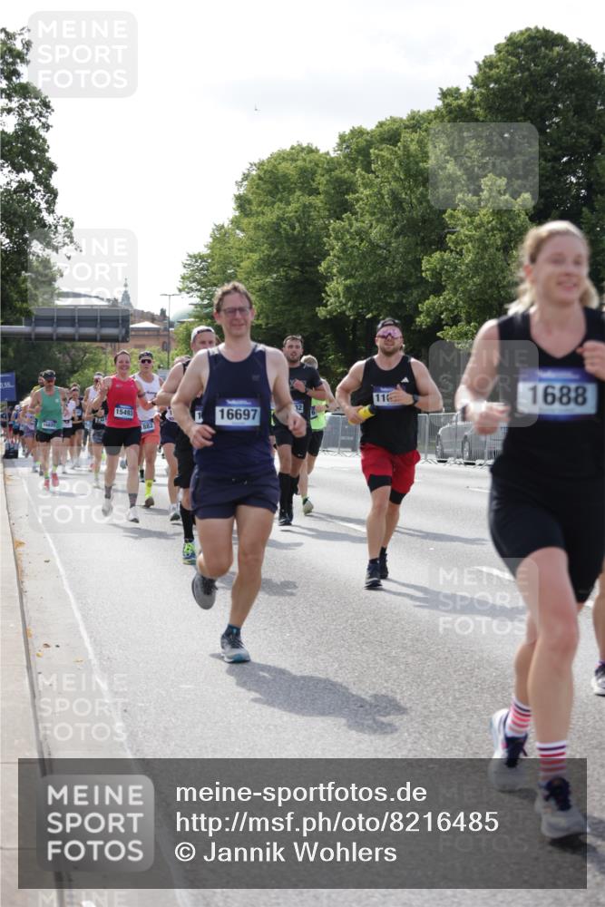 29.06.2025 - hella hamburg halbmarathon Jannik Wohlers http://msf.ph/oto/8216485 29.06.2025 09:49:59 Lombardsbrücke 1688, 1803, 1882, 2568, 2675, 2719, 2826, 3332, 4398, 4823, 5436, 5745, 5791, 5803, 6458, 6529, 6649, 6704, 7774, 8450, 9017, 9116, 9302, 9365, 10218, 11379, 11491, 11619, 11767, 12292, 12335, 12540, 12895, 13725, 14798, 14992, 15225, 15257, 15336, 15435, 15493, 16648, 16697, 16820, 16992, 17425, 17620, 17632, 18154, 18275, 19116, 19229 meine-sportfotos.de
