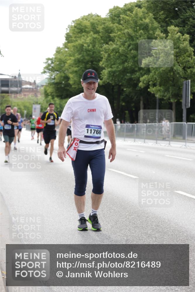 29.06.2025 - hella hamburg halbmarathon Jannik Wohlers http://msf.ph/oto/8216489 29.06.2025 10:27:04 Lombardsbrücke 4372, 5285, 5825, 7944, 10158, 11256, 11766, 12500, 17427, 17791, 18012, 18097, 18766 meine-sportfotos.de