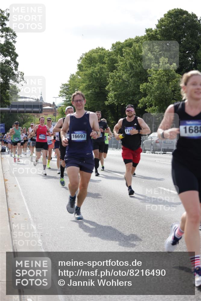 29.06.2025 - hella hamburg halbmarathon Jannik Wohlers http://msf.ph/oto/8216490 29.06.2025 09:49:59 Lombardsbrücke 1688, 1803, 1882, 2568, 2675, 2719, 2826, 3332, 4398, 4823, 5436, 5745, 5791, 5803, 6458, 6529, 6649, 6704, 7774, 8450, 9017, 9116, 9302, 9365, 10218, 11379, 11491, 11619, 11767, 12292, 12335, 12540, 12895, 13725, 14798, 14992, 15225, 15257, 15336, 15435, 15493, 16648, 16697, 16820, 16992, 17425, 17620, 17632, 18154, 18275, 19116, 19229 meine-sportfotos.de