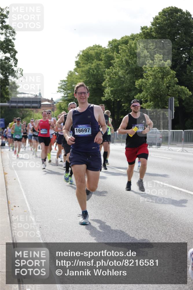 29.06.2025 - hella hamburg halbmarathon Jannik Wohlers http://msf.ph/oto/8216581 29.06.2025 09:49:59 Lombardsbrücke 1688, 1803, 1882, 2568, 2675, 2719, 2826, 3332, 4398, 4823, 5436, 5745, 5791, 5803, 6458, 6529, 6649, 6704, 7774, 8450, 9017, 9116, 9302, 9365, 10218, 11379, 11491, 11619, 11767, 12292, 12335, 12540, 12895, 13725, 14798, 14992, 15225, 15257, 15336, 15435, 15493, 16648, 16697, 16820, 16992, 17425, 17620, 17632, 18154, 18275, 19116, 19229 meine-sportfotos.de
