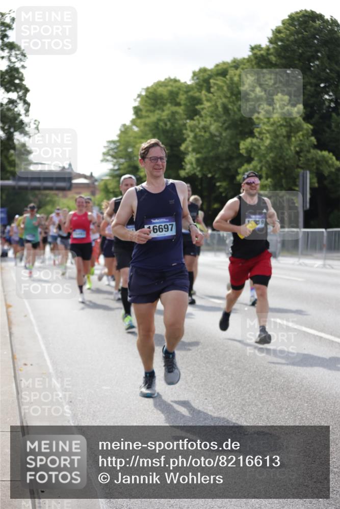 29.06.2025 - hella hamburg halbmarathon Jannik Wohlers http://msf.ph/oto/8216613 29.06.2025 09:49:59 Lombardsbrücke 1688, 1803, 1882, 2568, 2675, 2719, 2826, 3332, 4398, 4823, 5436, 5745, 5791, 5803, 6458, 6529, 6649, 6704, 7774, 8450, 9017, 9116, 9302, 9365, 10218, 11379, 11491, 11619, 11767, 12292, 12335, 12540, 12895, 13725, 14798, 14992, 15225, 15257, 15336, 15435, 15493, 16648, 16697, 16820, 16992, 17425, 17620, 17632, 18154, 18275, 19116, 19229 meine-sportfotos.de