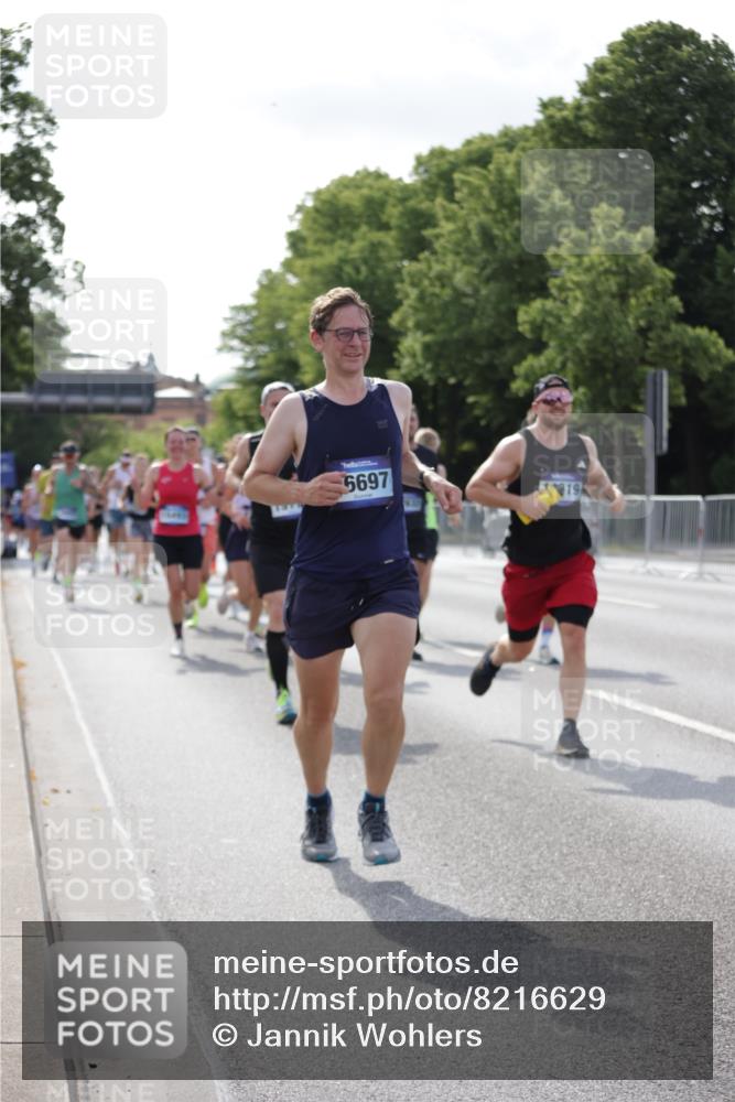 29.06.2025 - hella hamburg halbmarathon Jannik Wohlers http://msf.ph/oto/8216629 29.06.2025 09:49:59 Lombardsbrücke 1688, 1803, 1882, 2568, 2675, 2719, 2826, 3332, 4398, 4823, 5436, 5745, 5791, 5803, 6458, 6529, 6649, 6704, 7774, 8450, 9017, 9116, 9302, 9365, 10218, 11379, 11491, 11619, 11767, 12292, 12335, 12540, 12895, 13725, 14798, 14992, 15225, 15257, 15336, 15435, 15493, 16648, 16697, 16820, 16992, 17425, 17620, 17632, 18154, 18275, 19116, 19229 meine-sportfotos.de