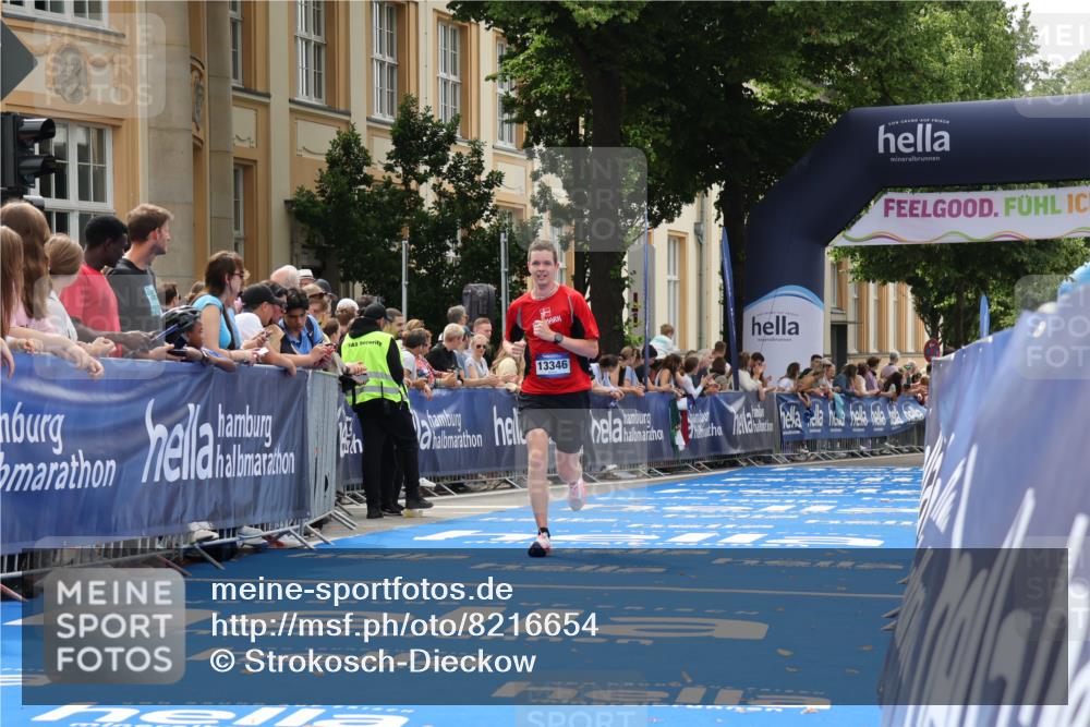 29.06.2025 - hella hamburg halbmarathon Strokosch-Dieckow http://msf.ph/oto/8216654 29.06.2025 10:25:32 Ziel 4338, 13346 meine-sportfotos.de