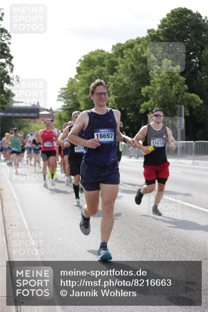 29.06.2025 - hella hamburg halbmarathon Jannik Wohlers http://msf.ph/oto/8216663 29.06.2025 09:49:59 Lombardsbrücke 1688, 1803, 1882, 2568, 2675, 2719, 2826, 3332, 4398, 4823, 5436, 5745, 5791, 5803, 6458, 6529, 6649, 6704, 7774, 8450, 9017, 9116, 9302, 9365, 10218, 11379, 11491, 11619, 11767, 12292, 12335, 12540, 12895, 13725, 14798, 14992, 15225, 15257, 15336, 15435, 15493, 16648, 16697, 16820, 16992, 17425, 17620, 17632, 18154, 18275, 19116, 19229 meine-sportfotos.de