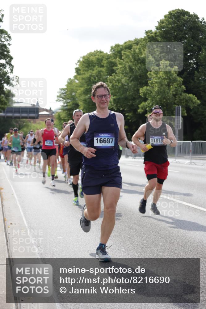 29.06.2025 - hella hamburg halbmarathon Jannik Wohlers http://msf.ph/oto/8216690 29.06.2025 09:49:59 Lombardsbrücke 1688, 1803, 1882, 2568, 2675, 2719, 2826, 3332, 4398, 4823, 5436, 5745, 5791, 5803, 6458, 6529, 6649, 6704, 7774, 8450, 9017, 9116, 9302, 9365, 10218, 11379, 11491, 11619, 11767, 12292, 12335, 12540, 12895, 13725, 14798, 14992, 15225, 15257, 15336, 15435, 15493, 16648, 16697, 16820, 16992, 17425, 17620, 17632, 18154, 18275, 19116, 19229 meine-sportfotos.de