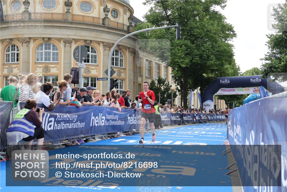 29.06.2025 - hella hamburg halbmarathon Strokosch-Dieckow http://msf.ph/oto/8216698 29.06.2025 10:25:33 Ziel 4338, 13346 meine-sportfotos.de