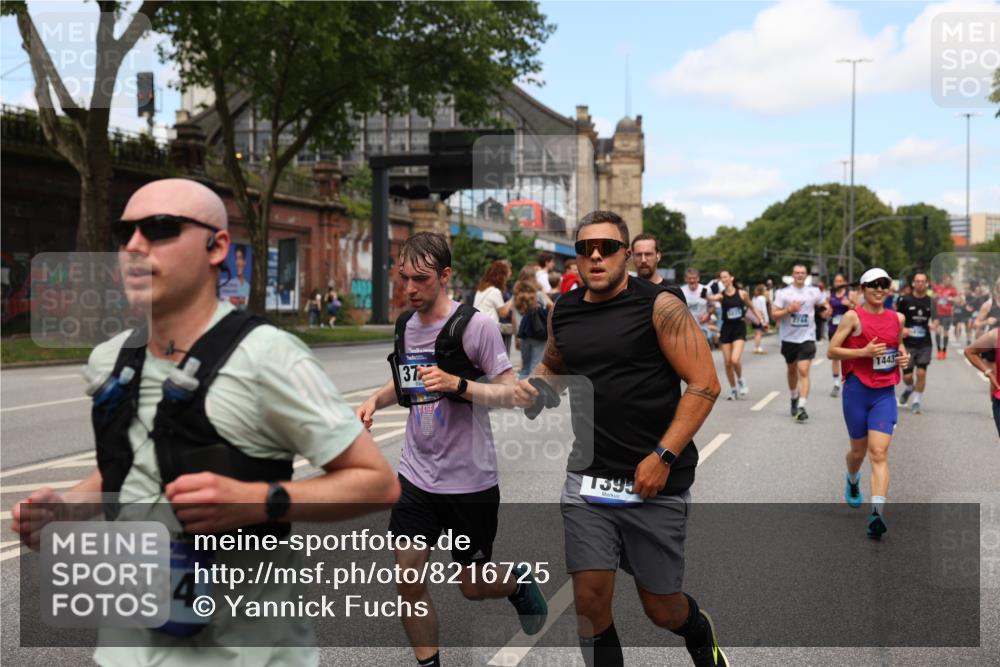 29.06.2025 - hella hamburg halbmarathon Yannick Fuchs http://msf.ph/oto/8216725 29.06.2025 11:23:43 20KM 1148, 1305, 1395, 1534, 2325, 2588, 2744, 3358, 3430, 3708, 3752, 3765, 4111, 5223, 5343, 5825, 6034, 6195, 6570, 6746, 6956, 8187, 8717, 9183, 9927, 10336, 11415, 11665, 11783, 11984, 12073, 12126, 14000, 14099, 14433, 14439, 14644, 14918, 15112, 15409, 15739, 15847, 15853, 16001, 16143, 16383, 17742, 18369, 18706, 18766, 18860, 18883 meine-sportfotos.de