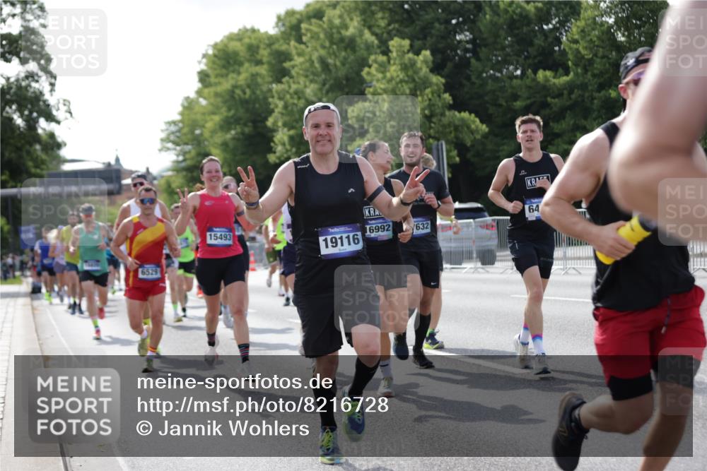 29.06.2025 - hella hamburg halbmarathon Jannik Wohlers http://msf.ph/oto/8216728 29.06.2025 09:50:01 Lombardsbrücke 1358, 1688, 1697, 1700, 1882, 2568, 2675, 2719, 2826, 3332, 4229, 4380, 4398, 4823, 5436, 5745, 5791, 5803, 6458, 6529, 6649, 8450, 9017, 9116, 9302, 9365, 10218, 11379, 11491, 11619, 11767, 12292, 12335, 12895, 13725, 14783, 14798, 14992, 15225, 15257, 15493, 16648, 16697, 16820, 16992, 17425, 17516, 17632, 18154, 18275, 18723, 19046, 19116, 19229 meine-sportfotos.de