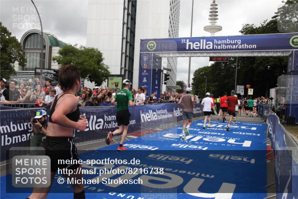 29.06.2025 - hella hamburg halbmarathon Michael Strokosch http://msf.ph/oto/8216738 29.06.2025 10:48:11 Ziel 1086, 1914, 4324, 4711, 9544, 9626, 9638, 12706, 12724, 12747, 13570, 14192, 15973, 16094, 16149, 16269 meine-sportfotos.de