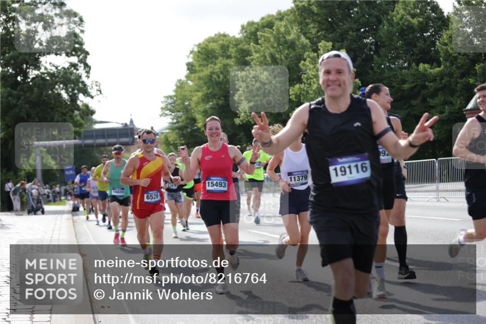 29.06.2025 - hella hamburg halbmarathon Jannik Wohlers http://msf.ph/oto/8216764 29.06.2025 09:50:01 Lombardsbrücke 1358, 1688, 1697, 1700, 1882, 2568, 2675, 2719, 2826, 3332, 4229, 4380, 4398, 4823, 5436, 5745, 5791, 5803, 6458, 6529, 6649, 8450, 9017, 9116, 9302, 9365, 10218, 11379, 11491, 11619, 11767, 12292, 12335, 12895, 13725, 14783, 14798, 14992, 15225, 15257, 15493, 16648, 16697, 16820, 16992, 17425, 17516, 17632, 18154, 18275, 18723, 19046, 19116, 19229 meine-sportfotos.de