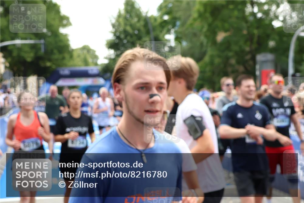 29.06.2025 - hella hamburg halbmarathon Zöllner http://msf.ph/oto/8216780 29.06.2025 11:24:04 Ziel 2351, 6303, 8778, 9556, 9714, 14615, 16135, 16511, 16604, 16707 meine-sportfotos.de